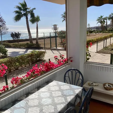 Daire Seafront Garden And Sea Views