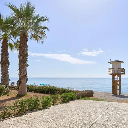 Daire Seafront Garden And Sea Views *