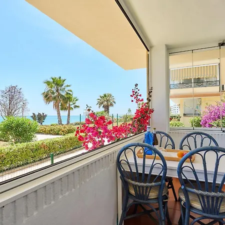 Seafront Garden And Sea Views Daire *