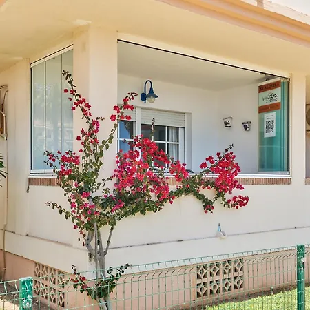 Daire Seafront Garden And Sea Views *