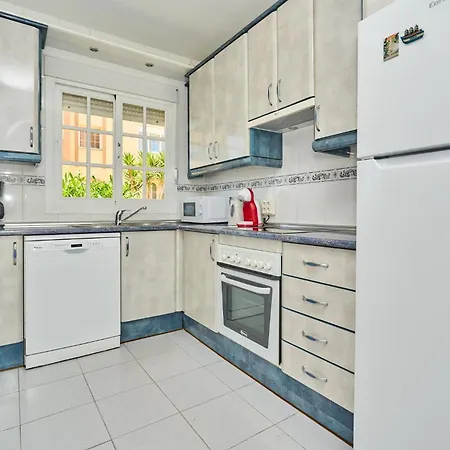 Daire Seafront Garden And Sea Views *
